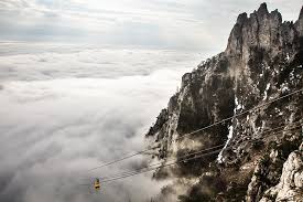 A) die begleitung durch eine person, die mindestens 18 jahre alt ist, b) die begleitperson hat vor einstieg auf den sitz das bedienungspersonal der bahnanlage davon in kenntnis zu setzen und die weiteren anweisungen des. Seilbahn Definition Und Synonyme Von Seilbahn Im Worterbuch Deutsch