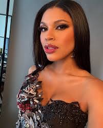 Azalia Perez's Instagram, Twitter & Facebook