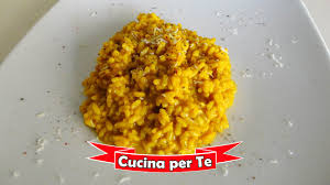 Benvenuti nella sezione dedicata alle ricette con la curcuma! Risotto Alla Curcuma La Ricetta Veloce Youtube