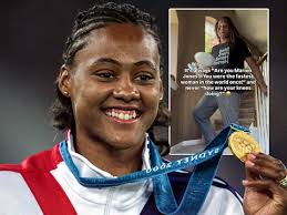 Wauw, knijp mij”: Oumi Evenepoel deelt emotionele boodschap bij foto van  piepjonge Remco en haarzelf