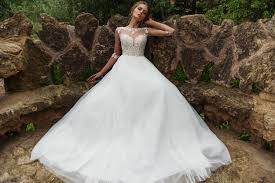 Aktuelle trends der brautkleider 2021. Brautkleid Naomi Verina Brautmoden