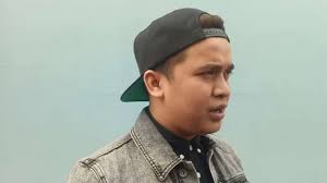 Siapa Wanita Bule yang 'Terciduk' Bareng Billy Syahputra?