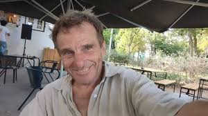 Art Nouveau Door, Paris, 1901. See also:  themindcircle.com/strikingly-beautiful-doors/ 📸 @dralbarjas