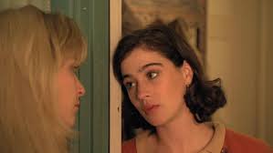 Do you have any kind of headcanon to explain Donna's change in actors in  FWWM or do you just choose to look past it? : r/twinpeaks