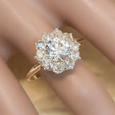 50 Beautiful Flower Diamond Ring Ideas Beauty Of Wedding Flower Diamond Engagement Ring Engagement Rings Wedding Rings Engagement