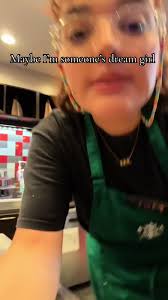 Mel Alvarez (@lolitsmeli13)