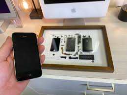 Weiß einer von euch wann das iphone 4 in weiß kommt? Grid 4s Ist Dieses Zerlegte Iphone Im Bilderrahmen Die Ultimative Geschenkidee Appgefahren De