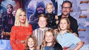 + body measurements & other facts. Tori Spelling Says She Dean Mcdermott Sleep In Separate Bedrooms Hollywood Life Visionary Blogs