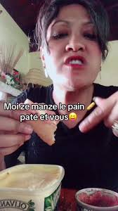 Gourmande va 😂 😝 trop contente de faire des bisous à sa maman….#humo...