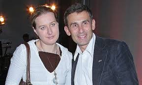 Pierwszą żoną chodziarza była agnieszka korzeniowska, z którą ma dwie córki, a ich małżeństwo trwało od 2002 do 2011. Korzeniowski Placi Tylko Polowe Alimentow