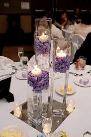Centros De Mesa Con Velas Flotantes In 2020 Dekoration Hochzeit Anstecker Hochzeit Dekor Hochzeit