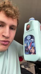 Max Underhill (@cincodemaxo)