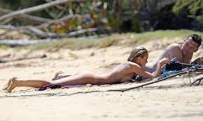 Lara Bingle goes naked to top up her tan on romantic Hawaiian holiday with  Sam Worthington | Daily Mail Online