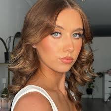 Emily Burdett's Instagram, Twitter & Facebook