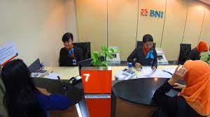 Asumsi saya, saya hanya punya waktu sampai jam 12.00 petugas sekuriti menjelaskan hanya ada 2 kantor yang buka yaitu di pasar atom mall dan di genteng kali. Bank Bni Buka Hari Sabtu Di Semarang Kiatkita