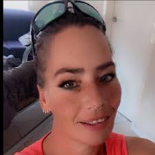 I am good, but not an angel. I do sin, but I am not the devil. I am pretty,  but not beautiful. I have friends, but I am not the peacemaker." -Marilyn