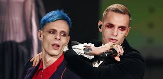 Elsewhere, amazon unveiled a talent deal with italian musician and rapper achille lauro, one of the participants in upcoming amazon original series celebrity hunted season. Sanremo 2020 C E Gucci Dietro I Costumi Di Achille Lauro Diredonna