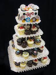 Custom Cupcakes Freed S Bakery Las Vegas Themed Cakes Las Vegas Bakery Birthday Cake For Mom