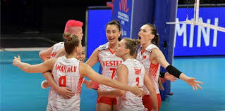 Voleybol milli takım oyuncusu meryem boz'a başak koleji öğrencilerinden sürpriz başak koleji anadolu lisesi öğrencileri, milli takımlarda küçük, yıldız, genç ve a takım olmak üzere her kategoride ay yıldızlı formayı başarıyla temsil eden, meryem boz'a tokyo 2021 olimpiyatları öncesi anadolu lisesi spor salonu'nda. A Milli Kadin Voleybol Takimi Milletler Ligi Nde Polonya Yi Maglup Etti Fotomac