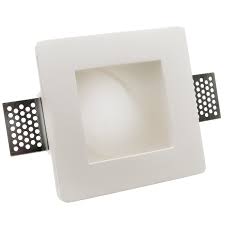 I faretti in gesso ad esempio scompaiono del tutto all'interno del controsoffitto, lasciando filtrare la luce in maniera pulita ed uniforme. Porta Faretto Incasso In Gesso Metallo E In Vetro Incasso A Scomparsa Totale Installazione In Soffitto Di Cartongesso Corpo In G