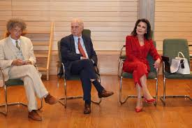 Σκληρή κριτική στους έλληνες πολιτικούς άσκησε η γιάννα αγγελοπούλου δασκαλάκη. H Episkepsh Sthn Lotzia Ths Giannas Aggelopoyloy Daskalakh Flashnews Gr