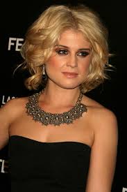 Полное имя — келли мишель ли осборн (kelly michelle lee osbourne). Kelly Osbourne Frisuren Die 12 Schonsten Frisuren Zum Ausprobieren