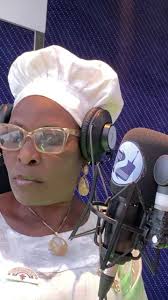 AS HE DEY HOT WITH FAMILY PROFESSOR ,PATIENCE AGUBZA AND ALAGA GEESEEM