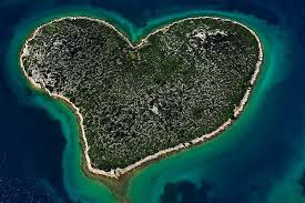 Soo, korang boleh tonton video ni sampai habis tauu. 4 Pulau Dengan Bentuk Paling Cantik Di Dunia
