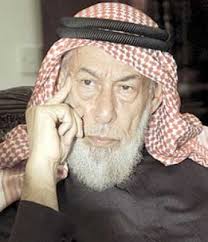 كما اعتدنا من اثير التملص من شخصيتها وغوصها بشخصية بطلة او بطل روايتها، تملصت هذه المرة من شخصيتها لتغوص بأبعاد شخصية مشهور الرجل الذي مازال عالقاً بماضيه. Ø§Ù„Ø´ÙŠØ® Ø§Ø­Ù…Ø¯ Ø§Ù„ÙƒØ¨ÙŠØ³ÙŠ Ø§Ù„Ø¹Ø±ÙŠÙÙŠ ÙˆØ§Ù„Ø§Ø­Ù…Ø¯ ÙˆØ§Ù„Ù‚Ø±Ù†ÙŠ ÙŠØ¹Ø§Ù†ÙˆÙ† Ø§Ø¶Ø·Ø±Ø§Ø¨Ø§ Ù†ÙØ³ÙŠØ§