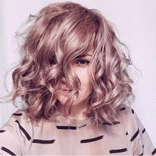 Uno dei vantaggi di avere i capelli ricci è che trattengono meglio il colore. Capelli Ricci Colorati 2018 Come Portarli Alexim Parrucchieri