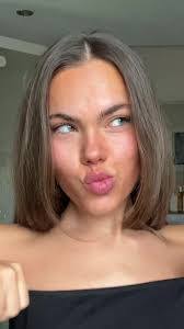 Kim Decker's Instagram, Twitter & Facebook