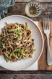 If you make this puntarelle pasta with burrata recipe, i'd love to hear how it turns out. Pasta Con Puntarelle Salsa Al Tartufo E Pinoli Vaniglia Storie Di Cucina