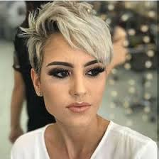 Cortes de pelo Pixie con flequillo ladeado 2019/2020