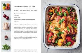 Diesmal verrät jamie oliver seine rezepte für einen asiatischen thunfischsalat, eine zart geschmorte lammhüfte, eine süsssaure nudelpfanne mit huhn und einen raffinierten entensalat mit frischen orangen. Jamies 5 Zutaten Kuche Dk Verlag