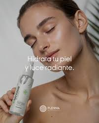 Una piel bien hidratada💧resiste mejor los signos del envejecimiento; se  siente más suave, se ve más luminosa y refleja cómo te cuidas desde dentro.  💧🌿 No necesitas mucho, solo constancia, agua suficiente