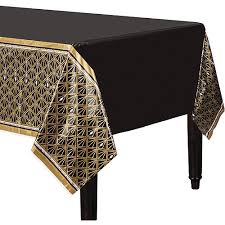 The roaring 1920s was filled with jazz, new culture and, you guessed it…flappers! Great Gatsby Themed Party Supplies Decorations For New Year S Eve Party City
