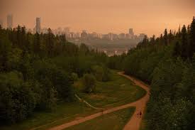The air quality advisory warns residents to be aware of the health concerns associated with poor air quality, and encourages them to reduce their exposure. Stay Inside Albertans Hunker Down As Smoke From Wildfires Blankets Province The Star