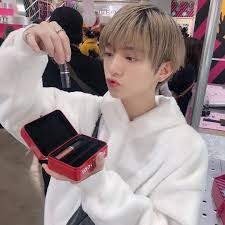 こんどうようぢさんはinstagramを利用しています 今日は大好きなm a cさんの lipworkshopに行ってきましたっ 自分の名前が入ったリップは はじめてだったから嬉しい 白いうさぎ ぴょんっ maccosmetics macwork こんどうようぢ メンズ ヘアスタイル 髪型