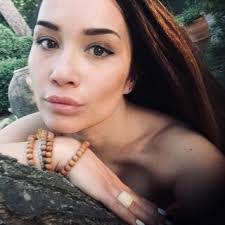 Paola Nina's Instagram, Twitter & Facebook