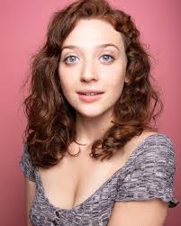 Julia Crowley's Instagram, Twitter & Facebook