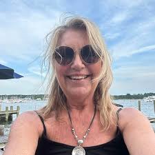 Who recommends a local notary service