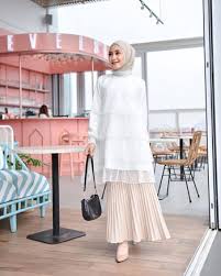 Terlebih untuk memakai baju yang sama di acara yang berbeda membuat kita berpikir ulang untuk memakainya kembali. Inspirasi Outfit Kondangan Wanita Yang Kekinian Blog Unik