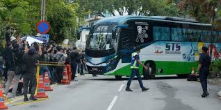 Maybe you would like to learn more about one of these? Foto Momen Korea Utara Saat Tinggalkan Kantor Kedutaan Besar Di Malaysia Merdeka Com