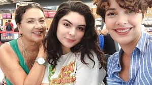 Hülya darcan is a 69 year old turkish actress born on 27th april, 1951 in izmir, turkey. Zeynep Korel In Avukati Hulya Darcan Kizi Zeynep Korel I Tehdit Ediyor Magazin Haberleri