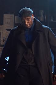 Lupin est une série tv de george kay avec omar sy (assane diop), ludivine sagnier (claire). All About Lupin The New Series With Omar Sy The Blonde Salad