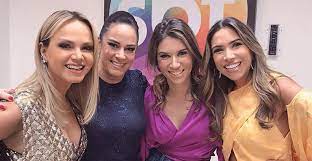 Silvio santos revelou neste domingo, 12, durante seu programa no sbt, que as filhas rebeca, silvia e patricia abravanel andam se estranhando quando o assunto é apresentar os programas da emissora. Rebeca E Patricia Abravanel Sao Chamadas De Gemeas Em Nova Foto