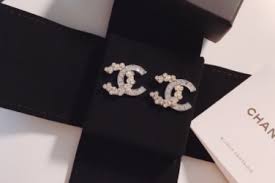 Chanel 防塵袋價格推薦共293筆商品。還有chanel 鞋、chanel 球、chanel 金球、chanel 圍巾。現貨推薦與歷史價格一站比價，最低價格都在biggo！ Chanelè€³çŽ¯ç»å…¸æ¬¾æŽ¨è ç™¾å¼ºç½'
