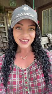 Elaine Barron's Instagram, Twitter & Facebook