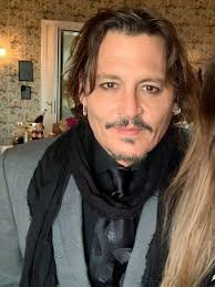 JOHNNY DEPP WEAR MARK "MISTER FREEDOM" Johnny Depp is known for his  eccentric and individual style that combines high-seam pieces with  laid-back, wide, worn, comfortable and vintage features that give him a