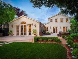 World's youngest billionaire mark zuckerberg owns a house in palo alto which is his first property investment. Mark Zuckerberg S Sister Randi Listed Her House For Nearly 5 5m Geekwire